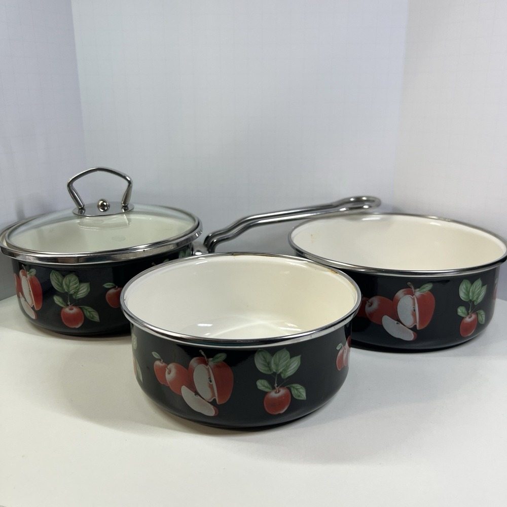 Vintage Ginnys Enamel Pan and 2 Bowls Apples Red Black Lot of 3‎ Movie Prop